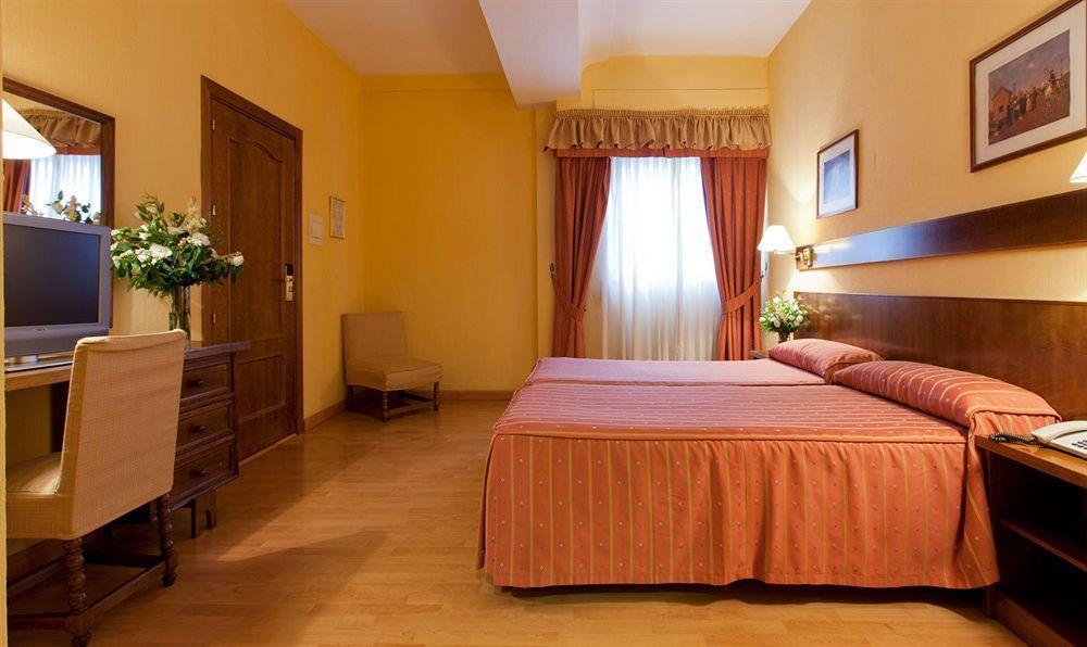 Alcázar 3*